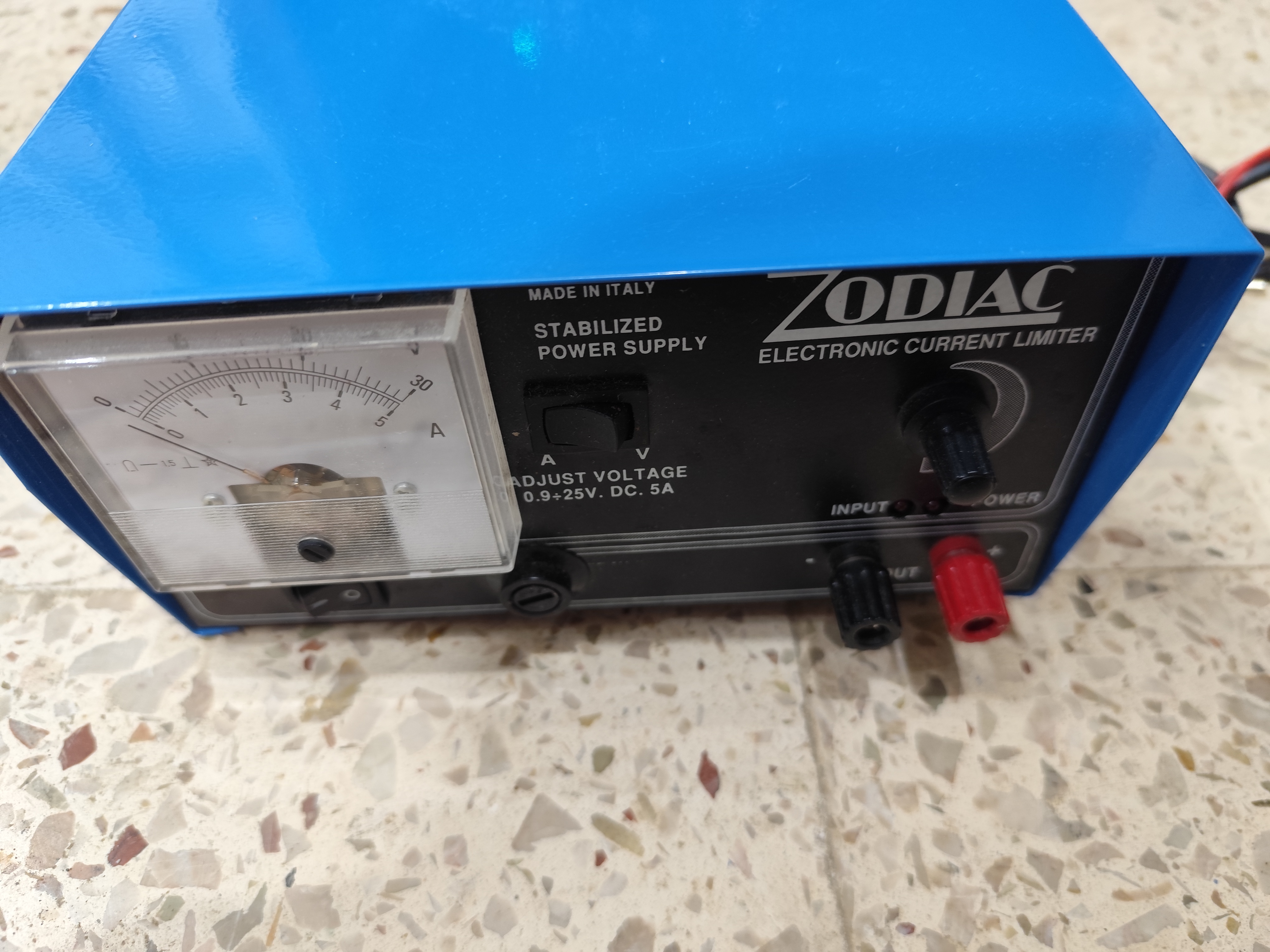 Alimentatore stabilizzato Zodiac