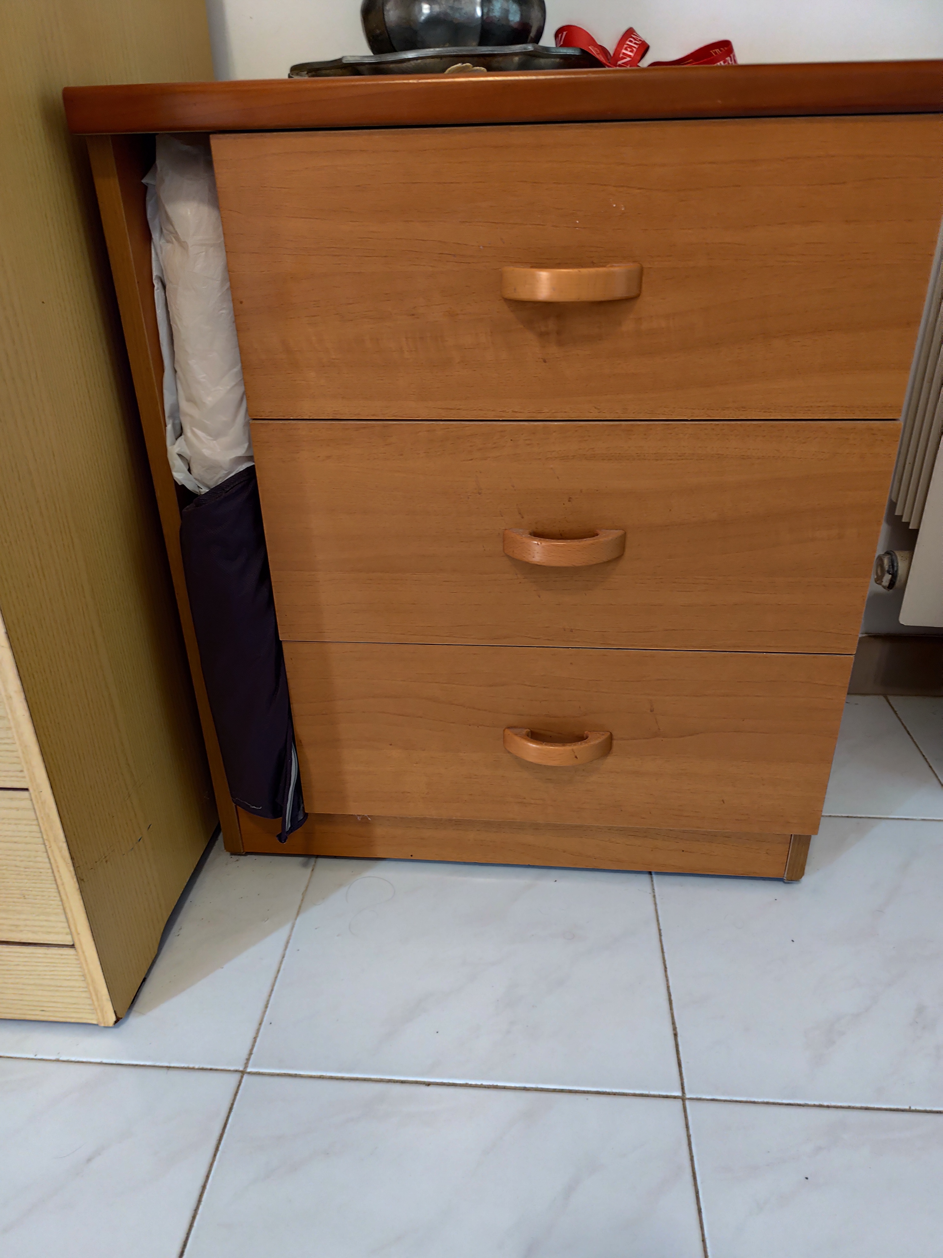 Mobiletto comodino 3 cassetti