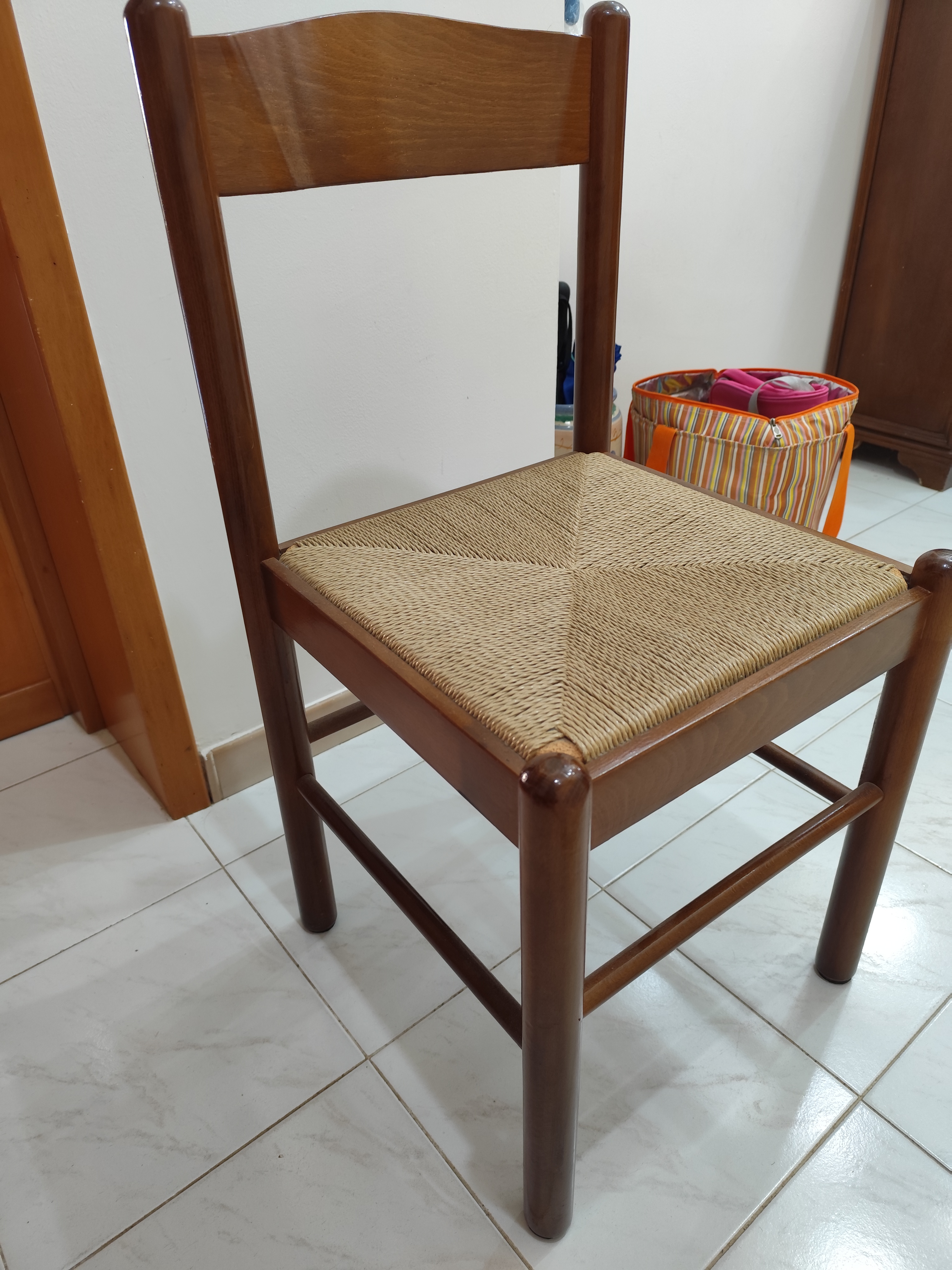 6 sedie in legno con seduta in paglia e cuoio