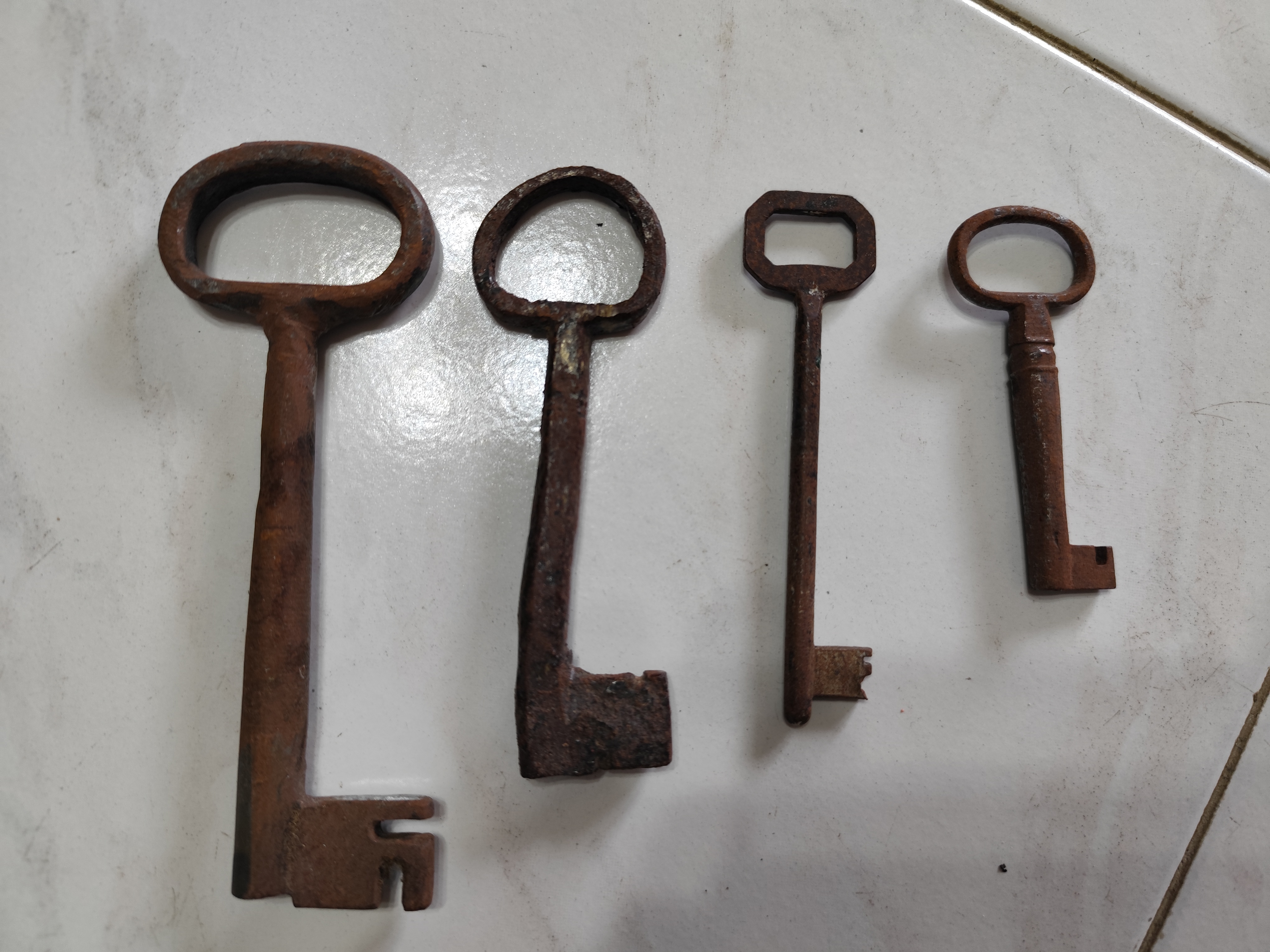 4 chiavi antiche in ferro - vintage